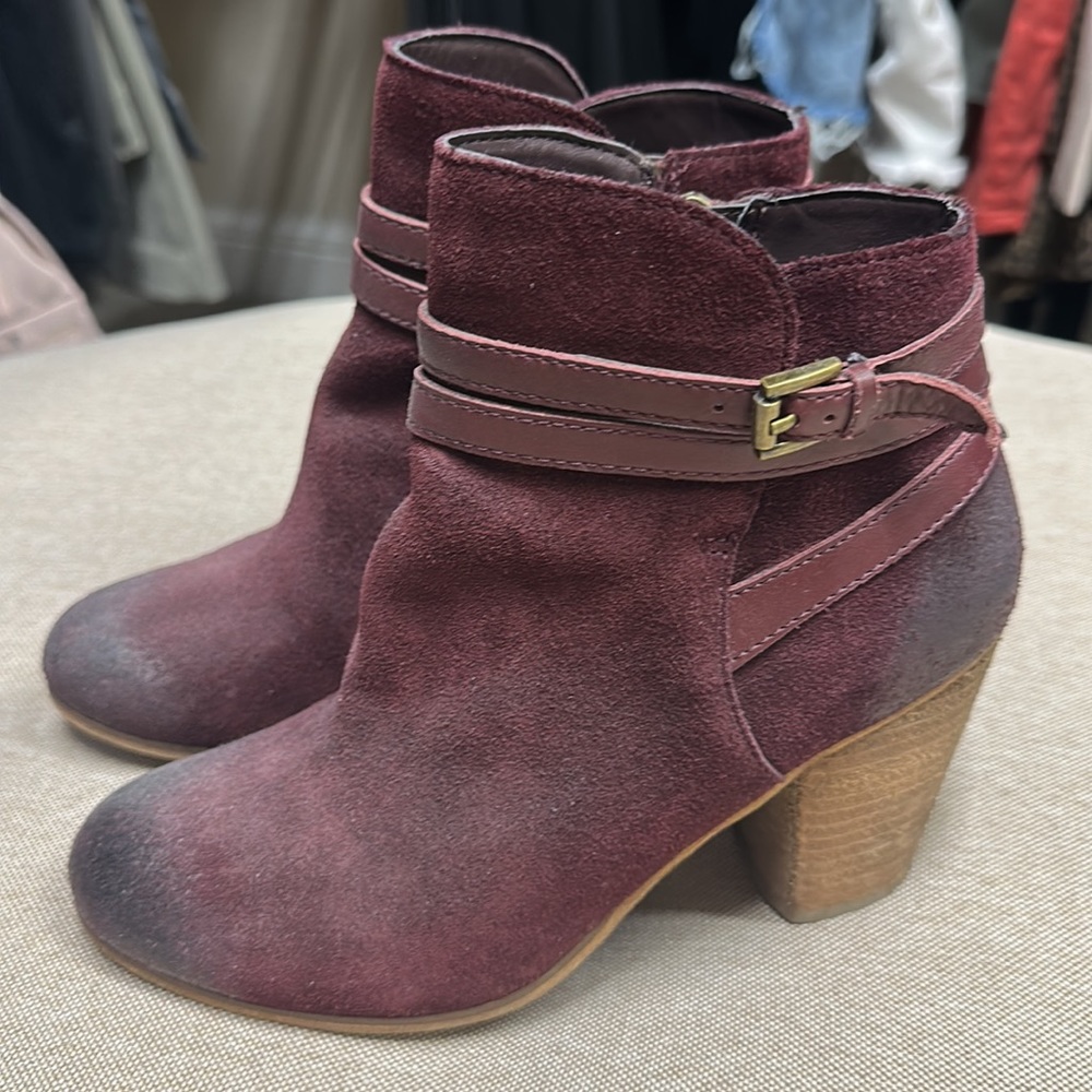 BP Tandem Suede Burgundy booties size 6.5